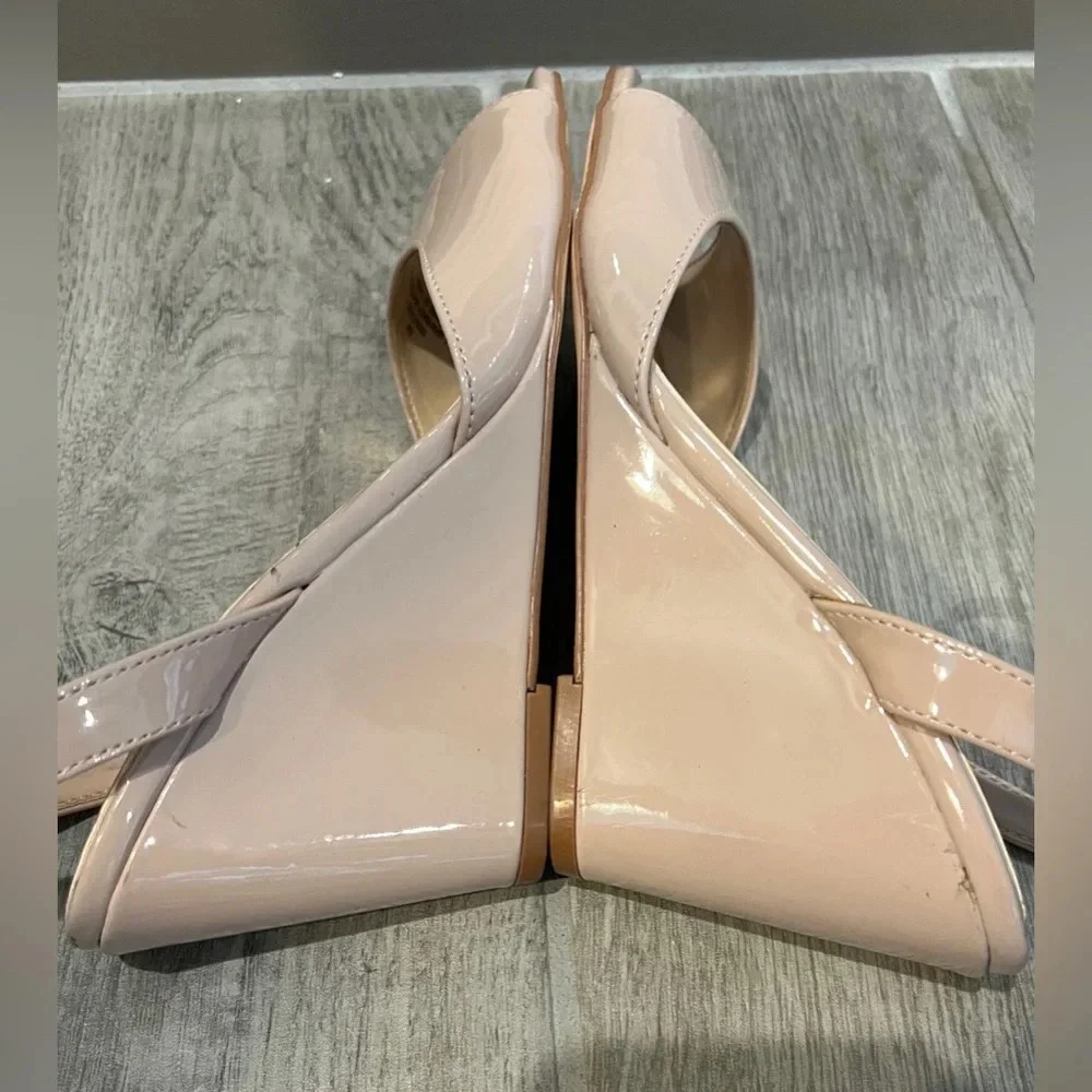 Nine West size 6 Patent Beige wedge heels